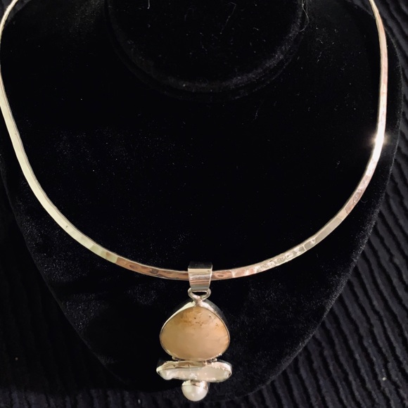 Textured Choker w/ Yellow Oasis w/ Pearl Pendant.. - Picture 3 of 4